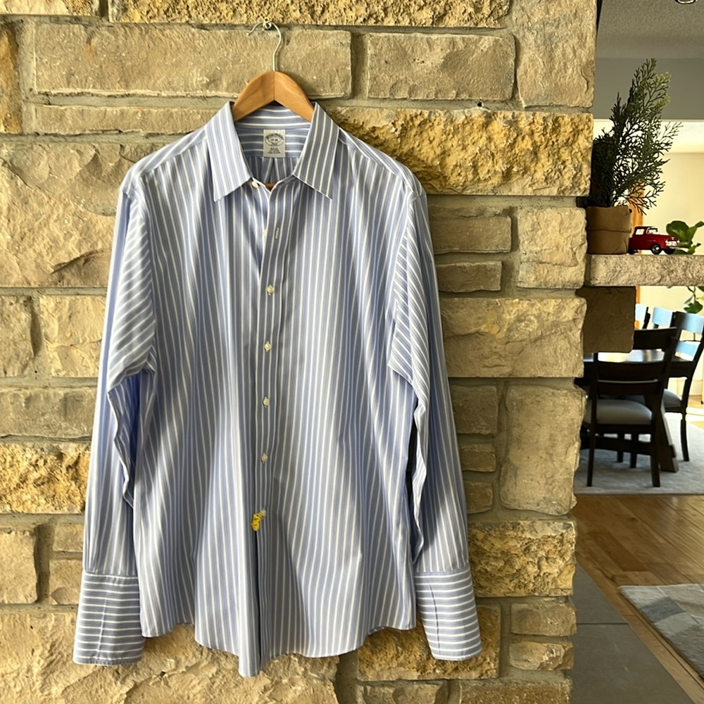 Brooks Brothers Blue Pinstripe Slim Fit Button Down Size 17-35 No Iron